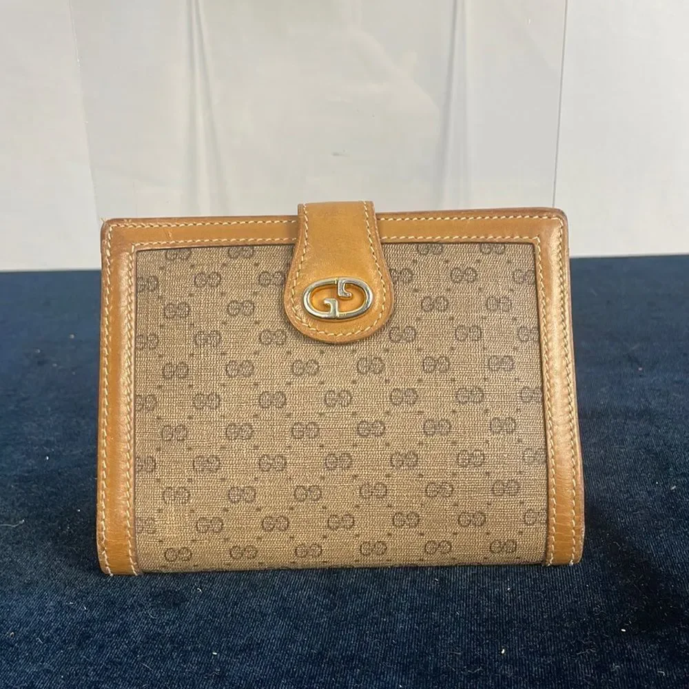 Gucci Vintage Tan Logo With Kiss Lock Wallet